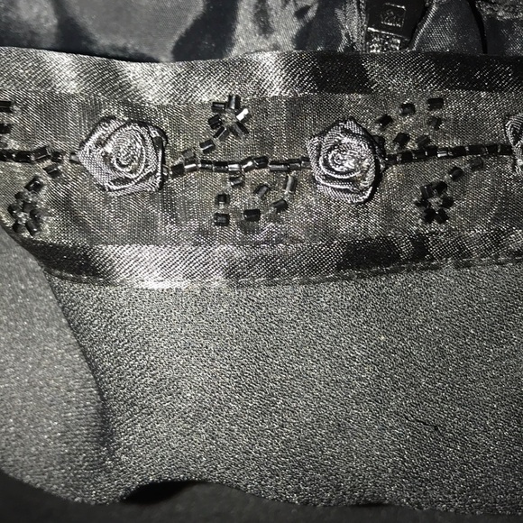 Women’s After 5 Gown - Picture 4 of 9